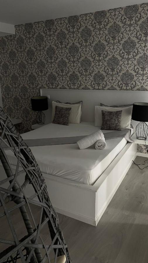 Brandao House Hostel Caparica Luaran gambar