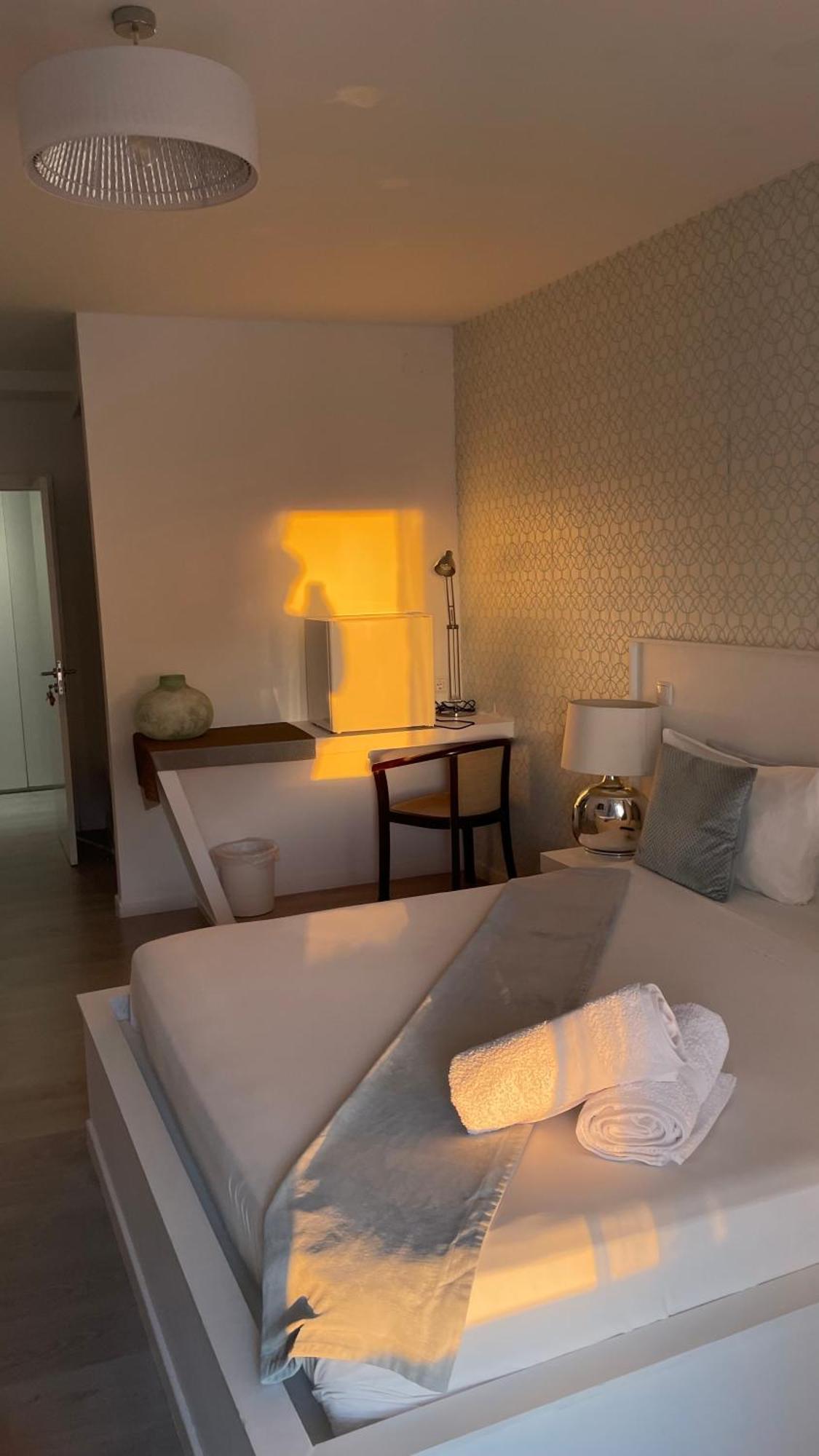 Brandao House Hostel Caparica Luaran gambar